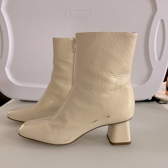 Vince ivory square toe patent leather boots. Size 7. - Picture 5 of 5